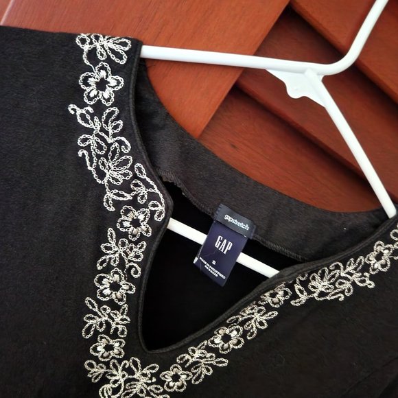 Gap • Embroidered Black Tunic Top, Small - Picture 3 of 4
